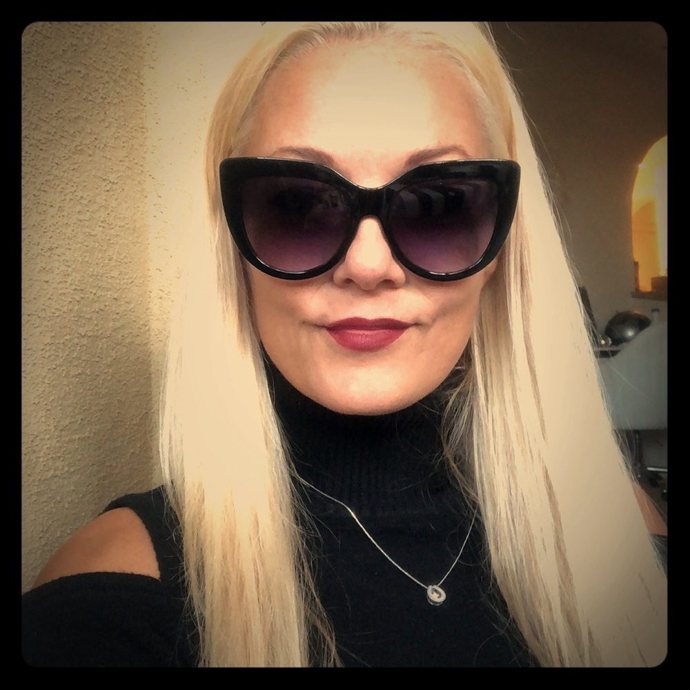 Black cat eyed sunglasses